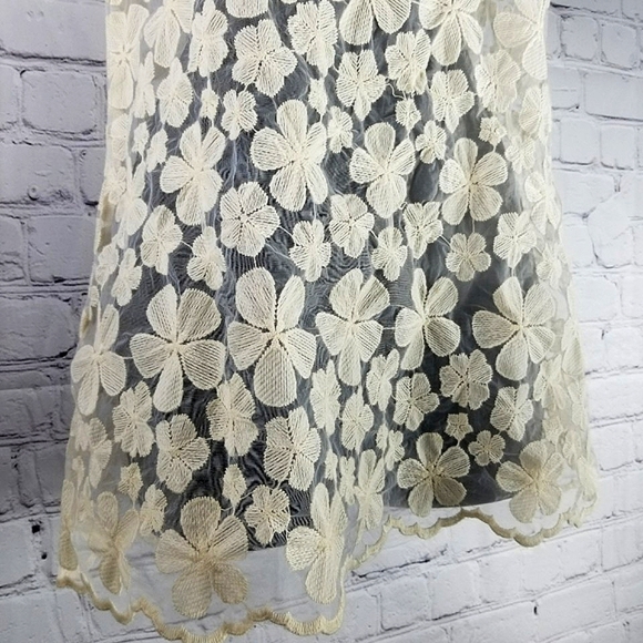 Dylan Lace Tunic. Gorgeous! - Picture 9 of 11